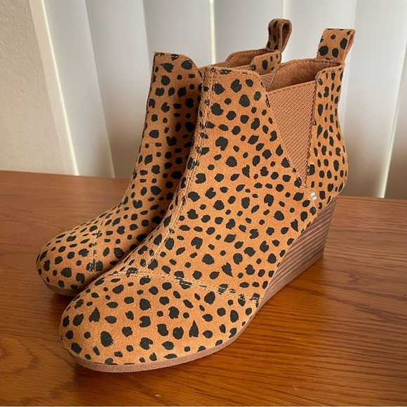 TOMS Kelsey Wedge Bootie Leopard Print Suede Size 7.5 - Picture 1 of 13